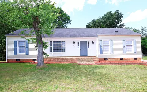 6124 Coach Hill Ln, Charlotte, NC 28212