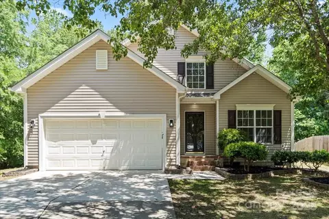 8347 Fox Swamp Rd, Charlotte, NC 28215