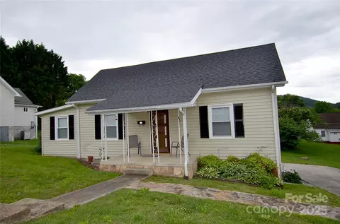 60 3rd St, Marion, NC 28752