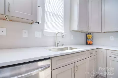 Kitchen - 325 Cornwall Dr, Salisbury, NC 28147 photo 3 of 5