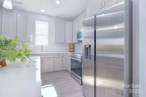 Kitchen - 325 Cornwall Dr, Salisbury, NC 28147 photo 4 of 5