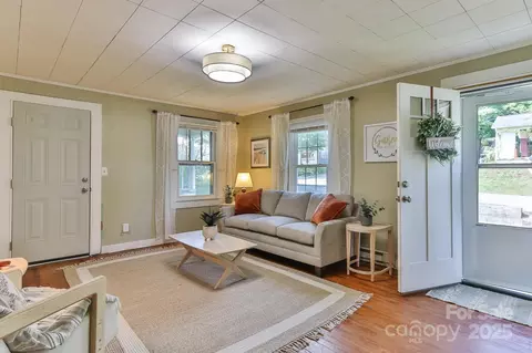 412 Woodhaven Ne St NE, Lenoir, NC 28645