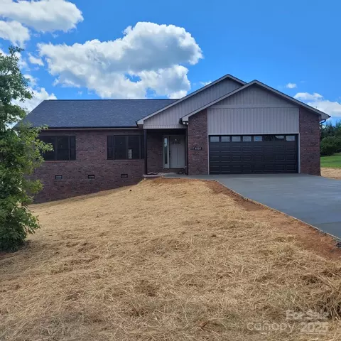 8222 Madison Ln, Hickory, NC 28602