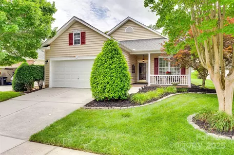 Exterior - 422 Garnet Ct, Fort Mill, SC 29708 photo 5 of 7