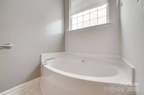 Bath - 422 Garnet Ct, Fort Mill, SC 29708 photo 4 of 4
