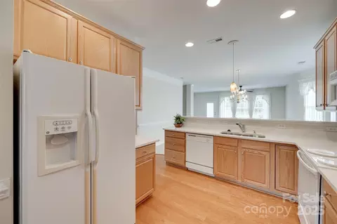 Kitchen - 422 Garnet Ct, Fort Mill, SC 29708 photo 2 of 3