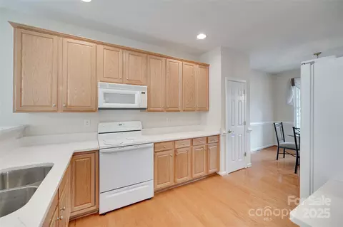 Kitchen - 422 Garnet Ct, Fort Mill, SC 29708 photo 3 of 3