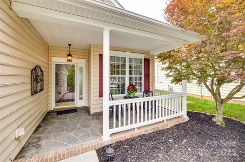 Exterior - 422 Garnet Ct, Fort Mill, SC 29708 photo 2 of 7