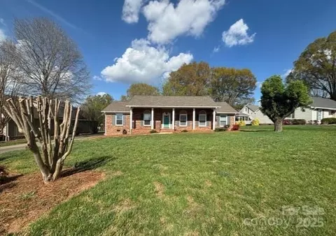 3660 9th Street Ne Dr NE, Hickory, NC 28601
