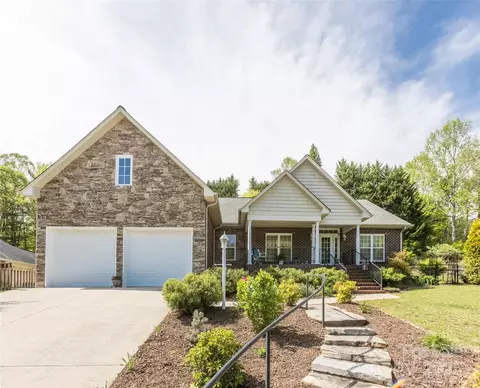 508 Yorktown Ct, Lenoir, NC 28645