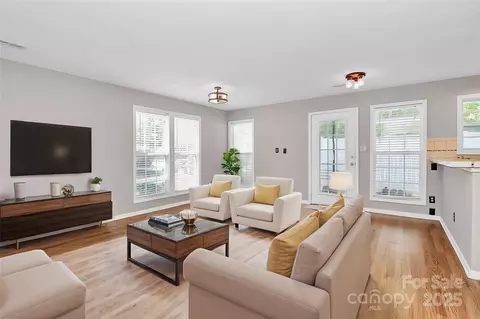 2045 Flushing Ct, Charlotte, NC 28215