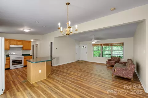 24 Deerfield Ln, Sylva, NC 28779 photo 4