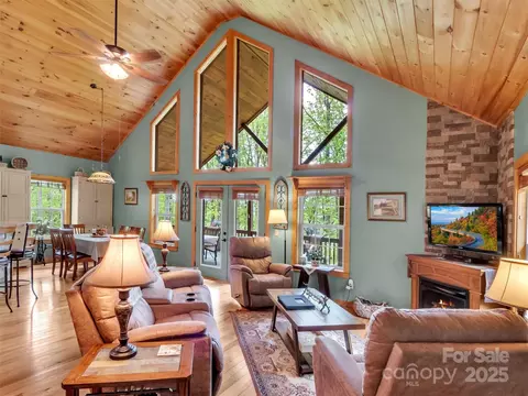 265 Gobbler Rdg, Sylva, NC 28779