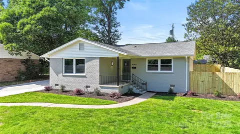 4042 Uppergate Ln, Charlotte, NC 28215