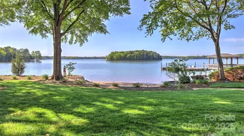 495 Bay Harbour Rd, Mooresville, NC 28117