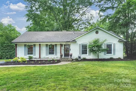 6624 Lancer Dr, Charlotte, NC 28226
