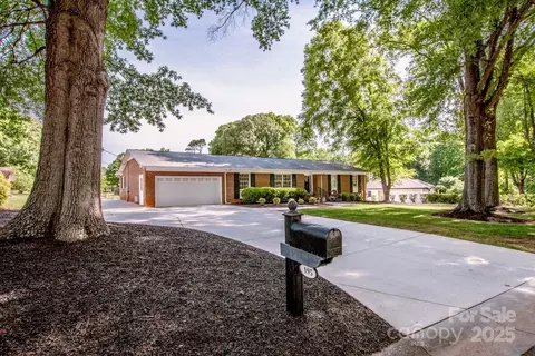 195 Brookfield Cir, Mooresville, NC 28115