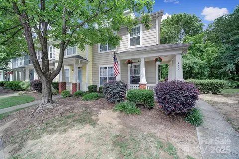 413 Hurston Cir, Charlotte, NC 28208