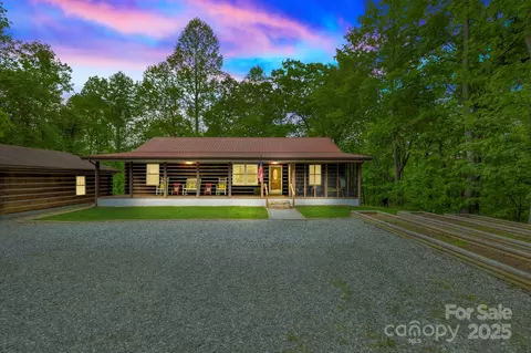 909 Pearson Falls Rd, Saluda, NC 28773