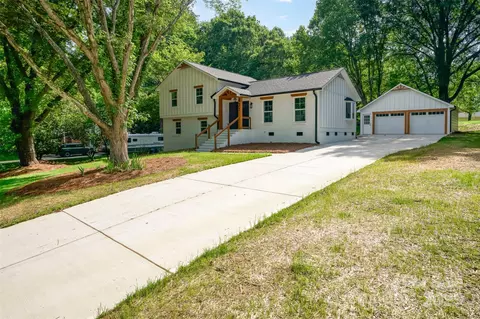 437 Chadmore Dr, Charlotte, NC 28270