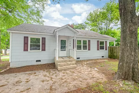 104 Willetta Dr, Charlotte, NC 28217