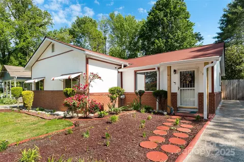 320 Hillview Blvd, Hendersonville, NC 28792