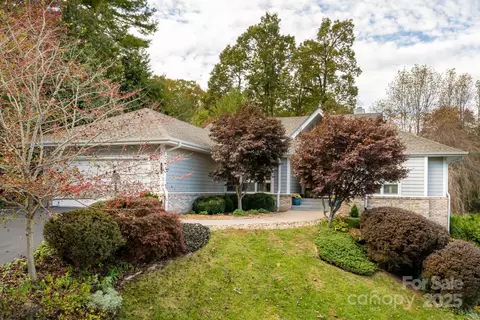 501 Candlewood Ln, Flat Rock, NC 28731