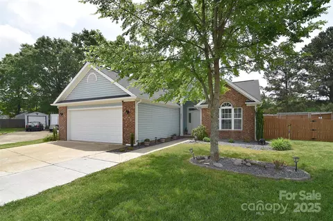 9051 Country Barn Ct, Charlotte, NC 28273
