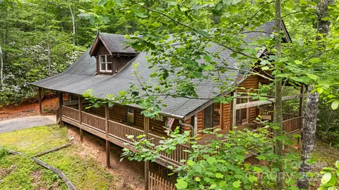 108 Cougar Aly, Lake Lure, NC 28746