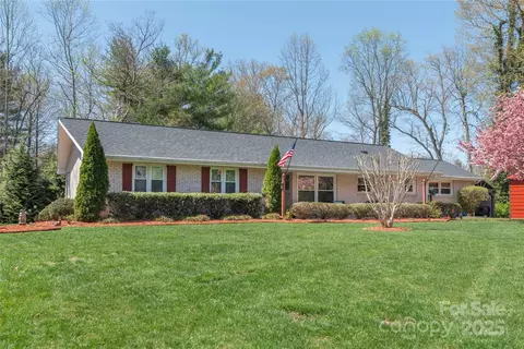 307 Tree Haven Blvd, Hendersonville, NC 28791