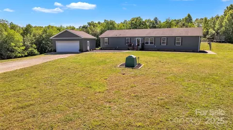 725 Hunters Ridge Rd, Taylorsville, NC 28681