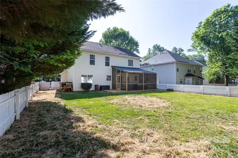 Exterior - 18629 Coachmans Trce, Cornelius, NC 28031 photo 6 of 7