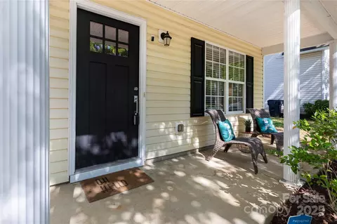 Exterior - 18629 Coachmans Trce, Cornelius, NC 28031 photo 1 of 7