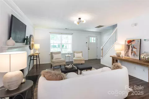 Living - 18629 Coachmans Trce, Cornelius, NC 28031 photo 2 of 4