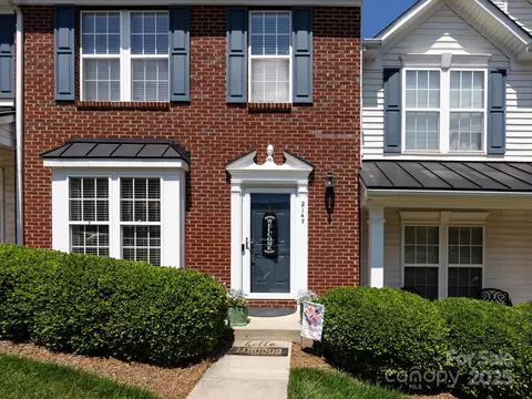 2147 Lake Breeze Ln, Denver, NC 28037