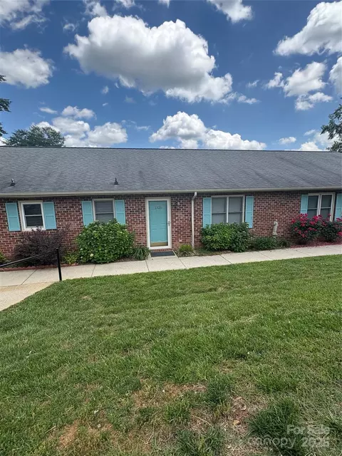 1326 5th Ne St NE, Hickory, NC 28601
