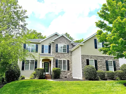 10008 King George Ln, Waxhaw, NC 28173