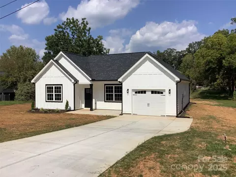 302 W Second St, Lowell, NC 28098
