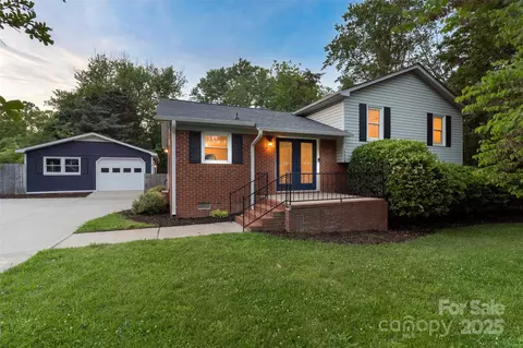 15333 Catawba S Cir S, Matthews, NC 28104