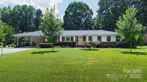 6003 Woodbridge Rd, Charlotte, NC 28227