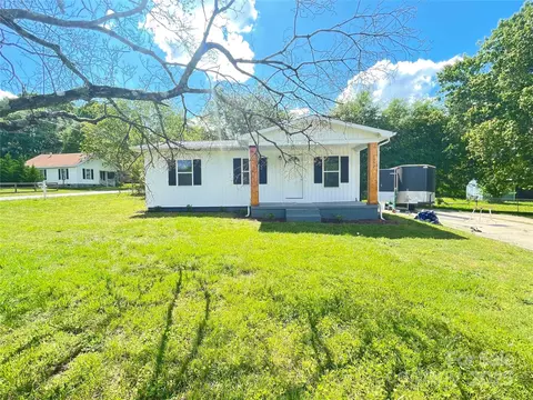 1052 S Grove Street Ext, Lincolnton, NC 28092