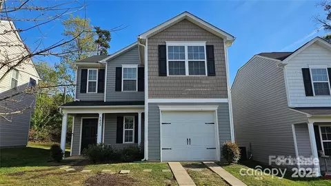 5823 Natick Dr, Charlotte, NC 28214