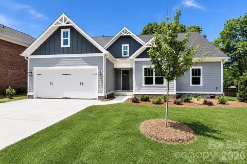 1061 The Glen St, Statesville, NC 28677