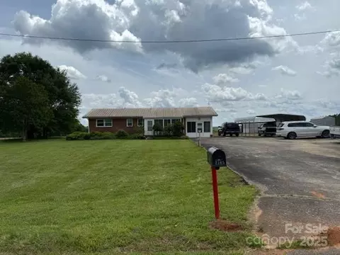 2165 Mccraw Rd, Mooresboro, NC 28114