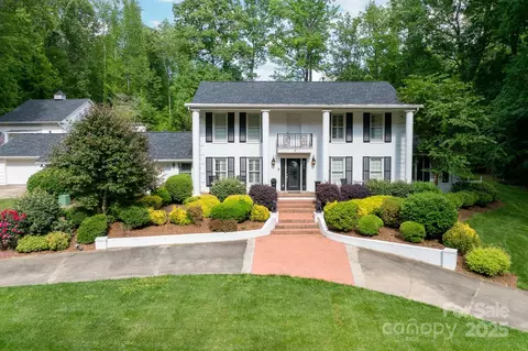 707 Saint Cloud Dr, Statesville, NC 28625