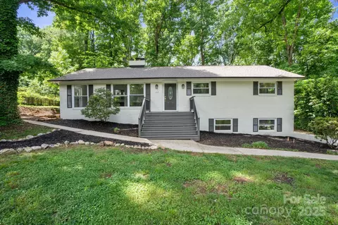 218 Kingsway Cir, Charlotte, NC 28214