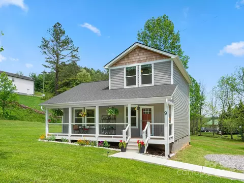 9 Ruff Rd, Leicester, NC 28748