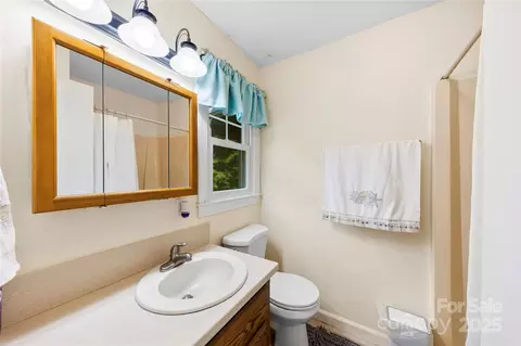 Bath - 322 Killian Rd, Stanley, NC 28164 photo 1 of 2