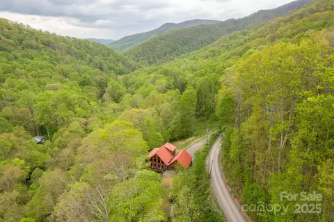 508 Deep Gap Rd, Burnsville, NC 28714