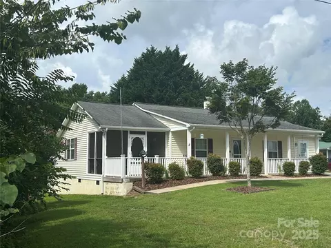 617 Reservoir Rd, Marion, NC 28752